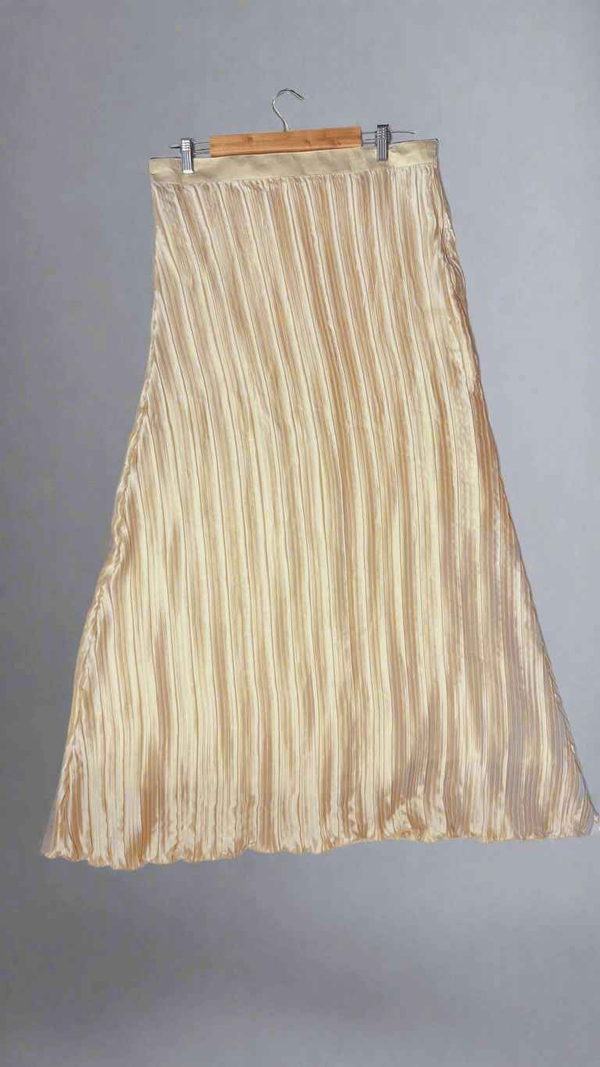 Crushed cream Skirt