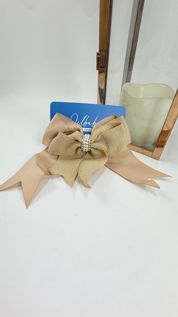 Hair bow pin with pearl